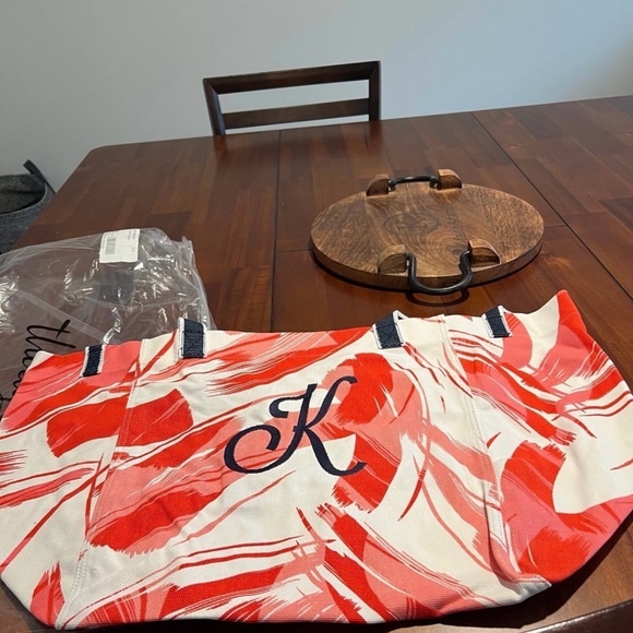 Thirty One New Horizons Tote in Dancing Coral - Picture 4 of 8